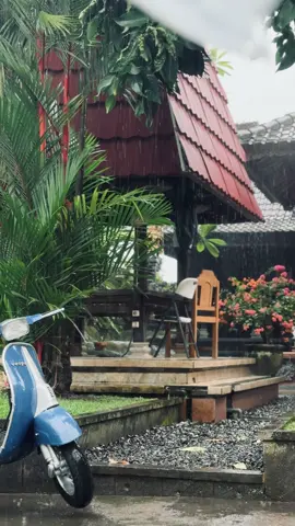 Tetaplah hidup untuk orang tuamu, pasanganmu, temanmu, dan vespamu #vespapts100 #vespaindonesia #vespasmallframe 