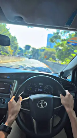 #viral #trending #fyp #music #nyetir #driving #jakarta #berhatihatidijalanraya #drivesafe #innovareborn #nyetirmobil Sudirman vibes