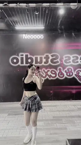 Neoo #startwithstarters #huyenneoo #trending #xuhuong #dance 