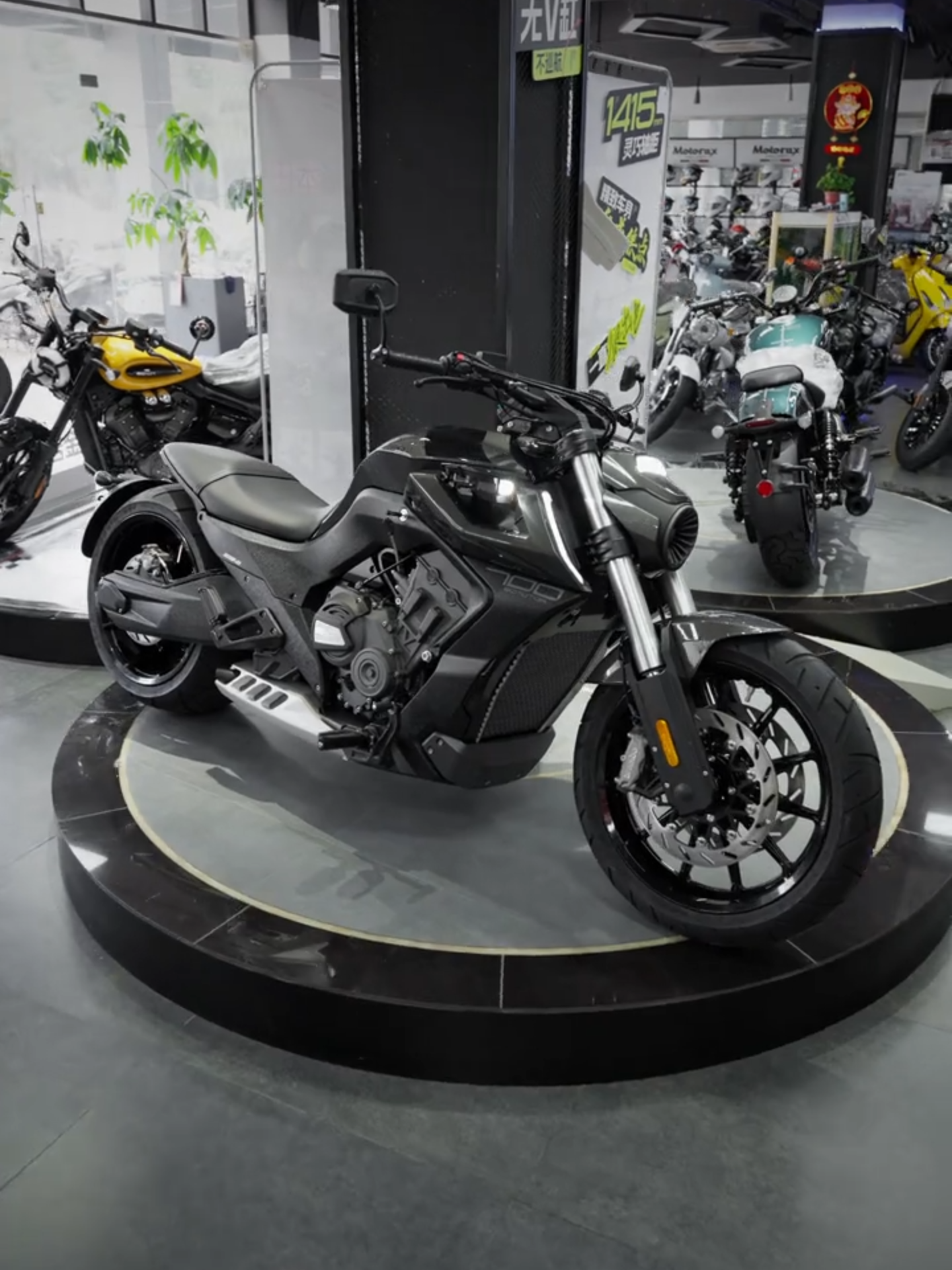 🔥 BENDA LFC 700 PRO – POWER CRUISER TERHEBAT KINI AKAN TIBA! 🔥 💰 Harga Rasmi: HANYA RM48,888! 📦 Stok Akan Tiba Tempahan Kini DIBUKA! Penantian berakhir! Benda LFC 700 PRO sedia menggempur jalanan. Gabungan rekaan futuristik, kuasa hebat dan teknologi premium – bukan sekadar cruiser, ini simbol dominasi jalan raya! 💥🏍️ 🏍 Ciri Menarik: ✅ Enjin Inline-Four 680cc – Kuasa lancar & mengujakan ✅ Tayar Belakang 300mm – Gaya mantap & cengkaman maksimum ✅ TCS + ABS – Keselamatan & kawalan terbaik ✅ Lampu Sorot Tersembunyi + Pencahayaan LED Penuh – Reka bentuk ultra moden ✅ Ekzos Premium – Bunyi garang & padu ✅ Brek Cakera Berkembar Depan + Fork USD – Kuasa henti maksimum ✅ Rekaan Berotot & Futuristik – Tarikan utama di jalan raya 📢 🔥 Harga Rasmi: RM48,888 sahaja! – Cruiser Inline-Four paling berbaloi dalam kelasnya! 📦 Stok bakal tiba – Tempahan kini DIBUKA! Kunci unit anda hari ini! #shbikers #BENDA #LFC700PRO #700CC #CRUISER