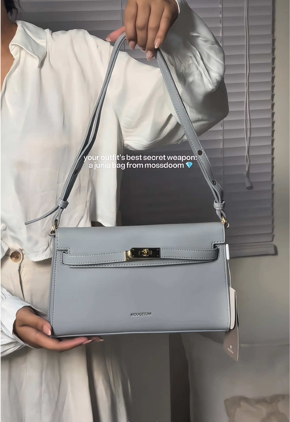 your outfit’s best secret weapon: a junia bag from @MOSSDOOM.PH classic in blue. 💎✨ #mossdoom #mossdoombag #classybag #bag #shoulderbag 
