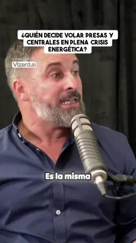 En este intrigante video, se aborda el controvertido enfoque del gobierno sobre decisiones críticas que afectan la vida diaria de los ciudadanos. La audiencia se sumerge en un análisis profundo de cómo el manejo de recursos naturales y energéticos puede llevar a consecuencias dramáticas, especialmente en un país donde el turismo y la agricultura son pilares económicos. ¿Es posible que estas decisiones nos estén llevando a un futuro incierto, donde se priorizan intereses ajenos a nuestro bienestar? La charla destila frustración ante las acciones que parecen estar desconectadas de la realidad de la población. En un momento en que el mundo enfrenta desafíos energéticos y medioambientales, las opiniones expresadas resaltan la urgencia de repensar qué dirección están tomando las políticas gubernamentales. Prepárate para reflexionar sobre el impacto de estas decisiones y su conexión con nuestra calidad de vida. Un video que no solo informa, sino que incita a cuestionar y a buscar respuestas en un escenario que puede resultar alarmante. #CrisisEnergética #PolíticaEspañola #RecursosNaturales #SoberaníaEnergética #TurismoEspaña 