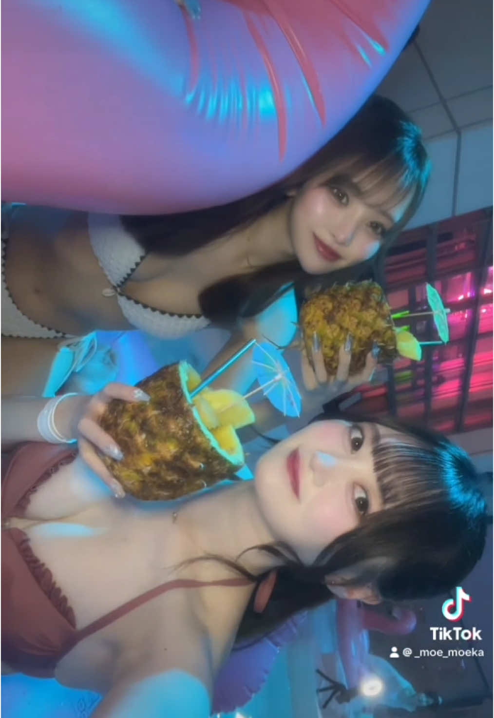 不安定な浮き輪の上で頑張って自撮りをする #渋谷 #宮下パーク #ナイトプール #キャバ嬢 #03  @愛瀬ありさ🐣🩶 