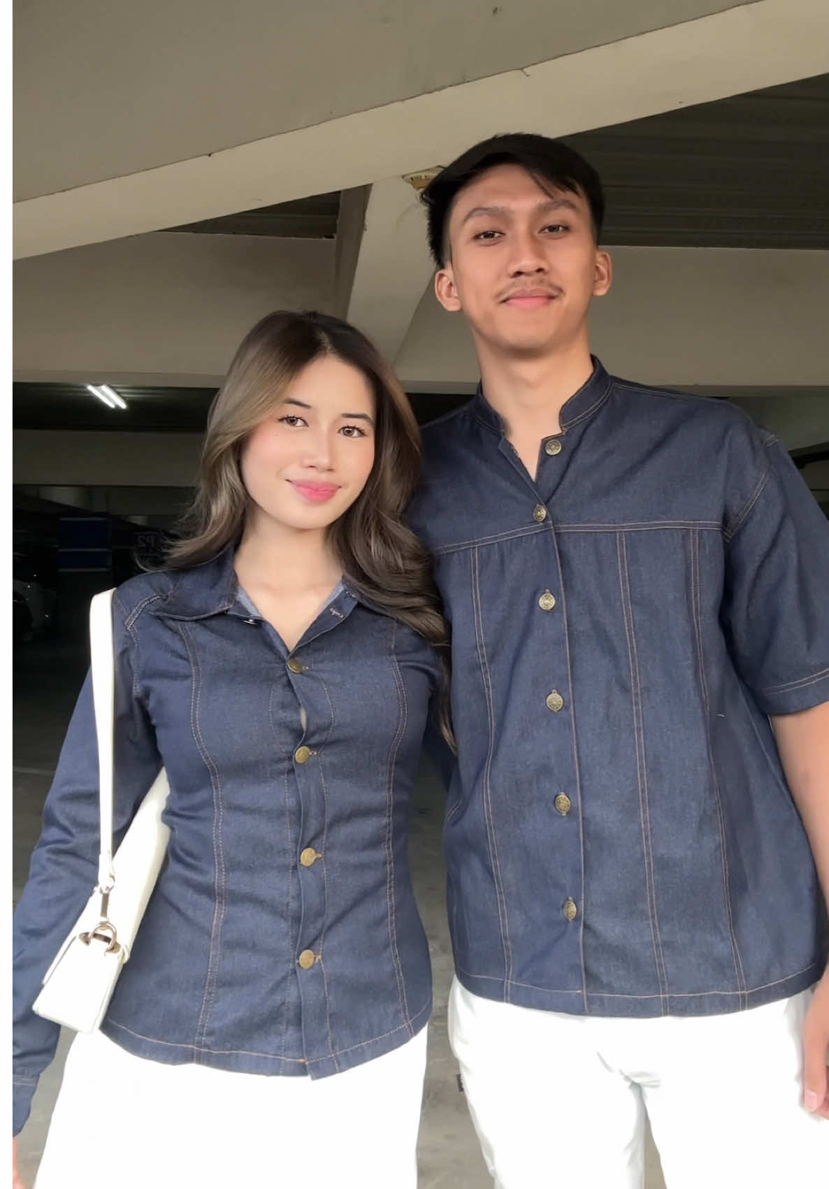 Membalas @araaa nih yaa baju couple gemashnyaa, co sblm kehabisan😫🫵🏻 #fitcheck #coupleoutfit #wispie #biti 