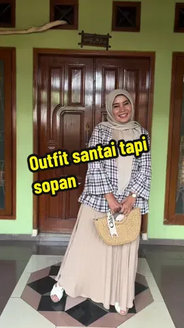 Masih malu malu buat gaya, tapi berusaha aja biar jadi terbiasa#outfitsopan#outfitsantaiwanita #OOTD#modalkontendoang