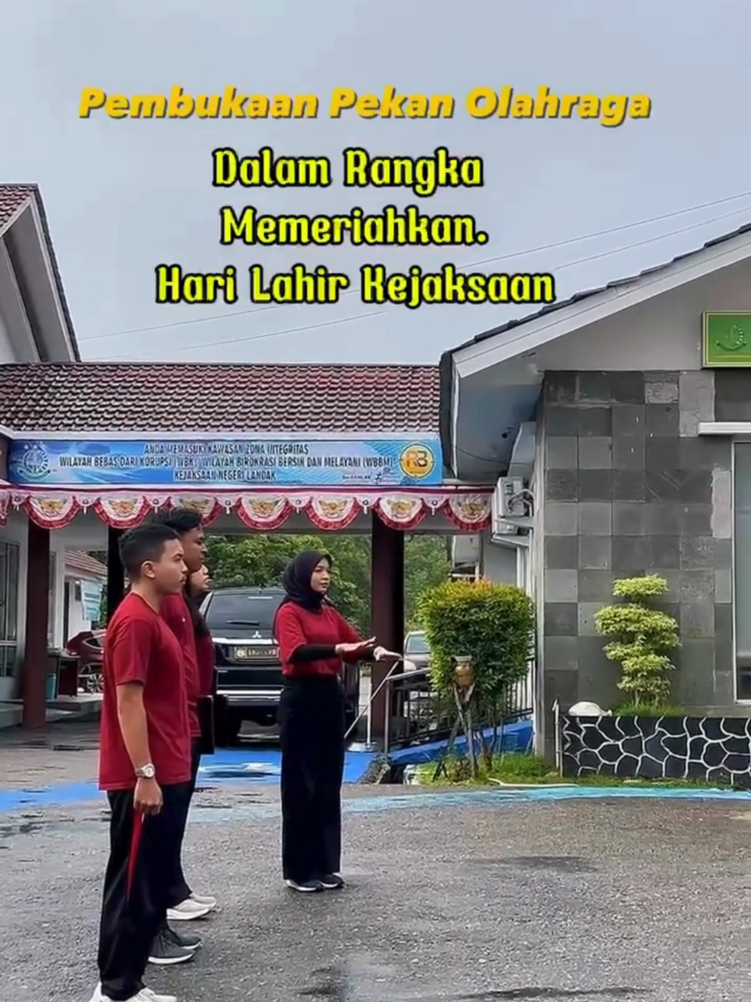 Selasa, 19 Agustus 2025 Telah dilaksanakan Upacara Pembukaan Pekan Olahraga dalam rangka Hari Lahir (HARLAH) Ke-80 Kejaksaan Republik Indonesia Tahun 2025 bertempat di Halaman Kantor Kejaksaan Negeri Landak. Misalnya Hari Lahir Kejaksaan RI Tahun 2025 mengusung Tema 