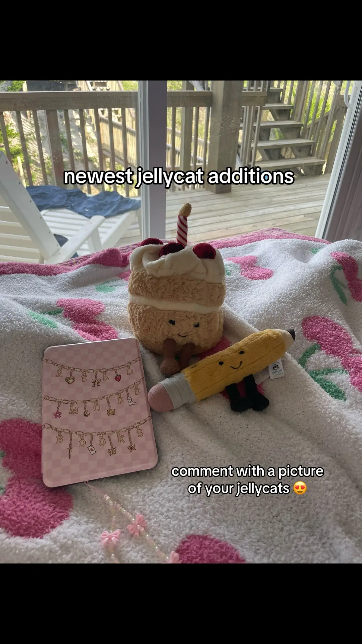 I wanna see your jellycats!! Share them in the comments ◡̈  #jellycat #jellycats #reader #kindle 