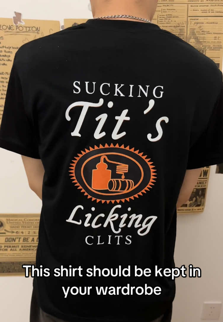 This shirt should be kept in your wardrobe #licking #funnyshirts #ootdinspiration #oversizedshirt #vdieo #tiktokshop #graphic #tshirtstyle #tee #interest 