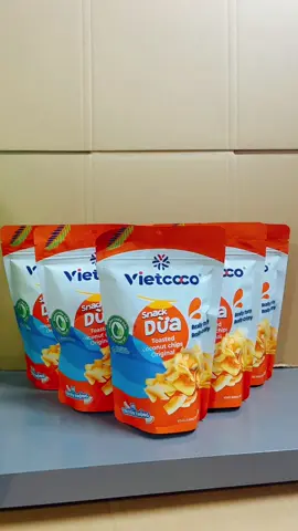 Snack Dừa Sấy Vietcoco thơm ngon giòn rụm Lốc 6 Gói, bạn mua về ăn vặt, kết hợp được nhiều món ăn khác#bontitmart #anvat #snackduavietcoco # @Bach Hoa Bon Tit 