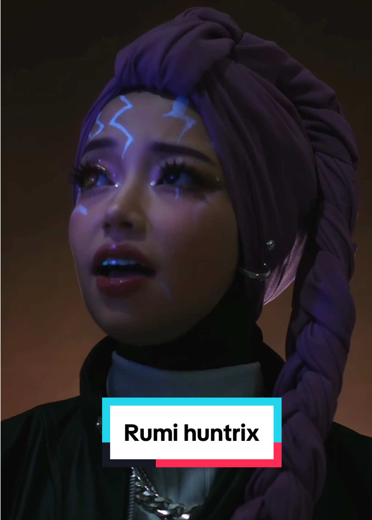 Sempet nahan panas pa bikin pola UV nya 🥺 but im happy and hope it looks good 😊 #rumi #huntrix #uvpaint #CapCut 