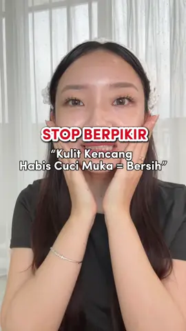 Plis jangan pake sabun cuci muka yang kering keset lagii, aku salah satu korbannya. Dari yang gak jerawatan eh jadi 3 bulan muncul jerawat ga berhenti 🥹🥹🥹 