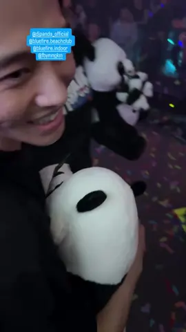 gemes banget bagi-bagi boneka panda🐼😄🤏 #fyp #djpanda #pandagank #djpandaofficial 