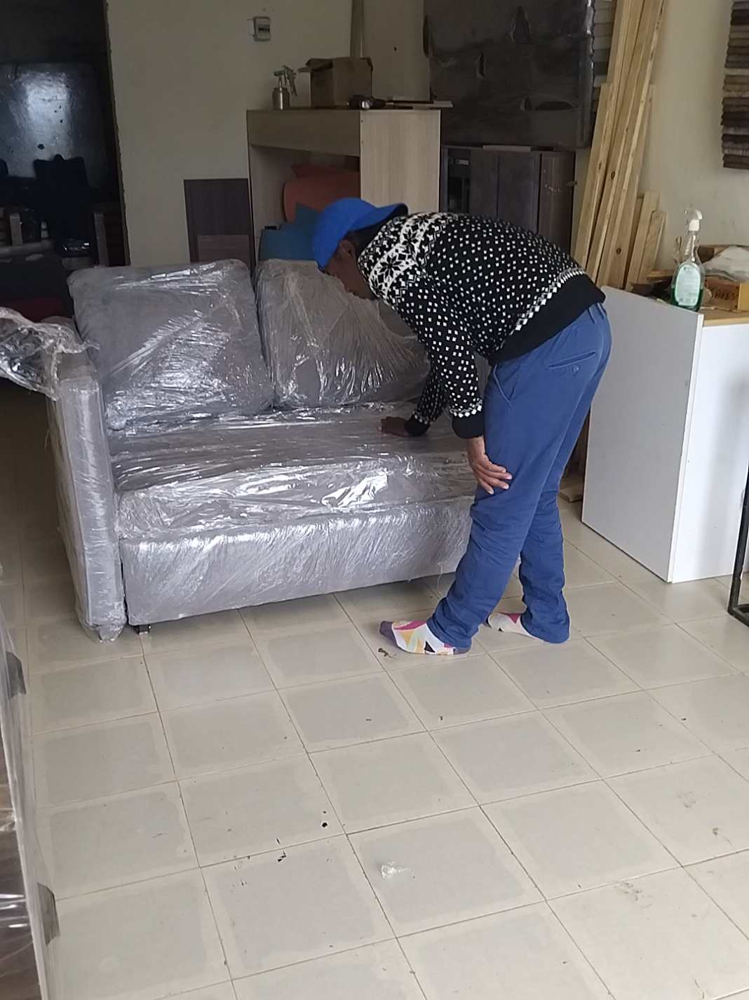 2 seater Sofa Bed Elegant and durable,with spring cushion and opens to a 4by5ft bed. Going for a discounted price of kes 50,000 We are located at Eastern bypass, Kamakis,Ruiru. Call/WhatsApp 0741 265 472 #minimalistfurnituredesign  #minimalist  #Furniture  #lifehacks  #fyp  #kenya 