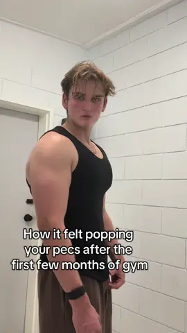 Sorry did someone say the rock???😤😤 #gym #gymbro #gymmeme #therock #chestday 