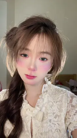 =))) makeup bằng 1 bảng mắt thui
