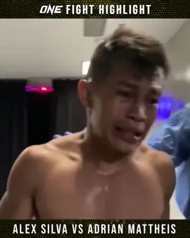Absolute CHAOS 😵 The controversial ending to the crazy first fight between Adrian Mattheis and Alex Silva!