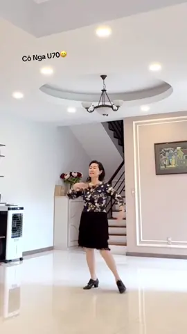 Bỗng nhiên, bị kiểm tra giữa giờ, he he,😄 #tranbichnga #côngau70 #dance #xuhuongtiktokn #learnontiktok2025 