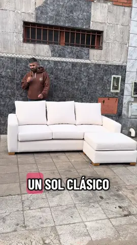 Uno de nuestros sillones más vendidos, el Sol con isla, ideal para apoyar los pies y relajarte después des un largo día. Lo hacemos en la medida, color y tela que quieras, con materiales premium. 