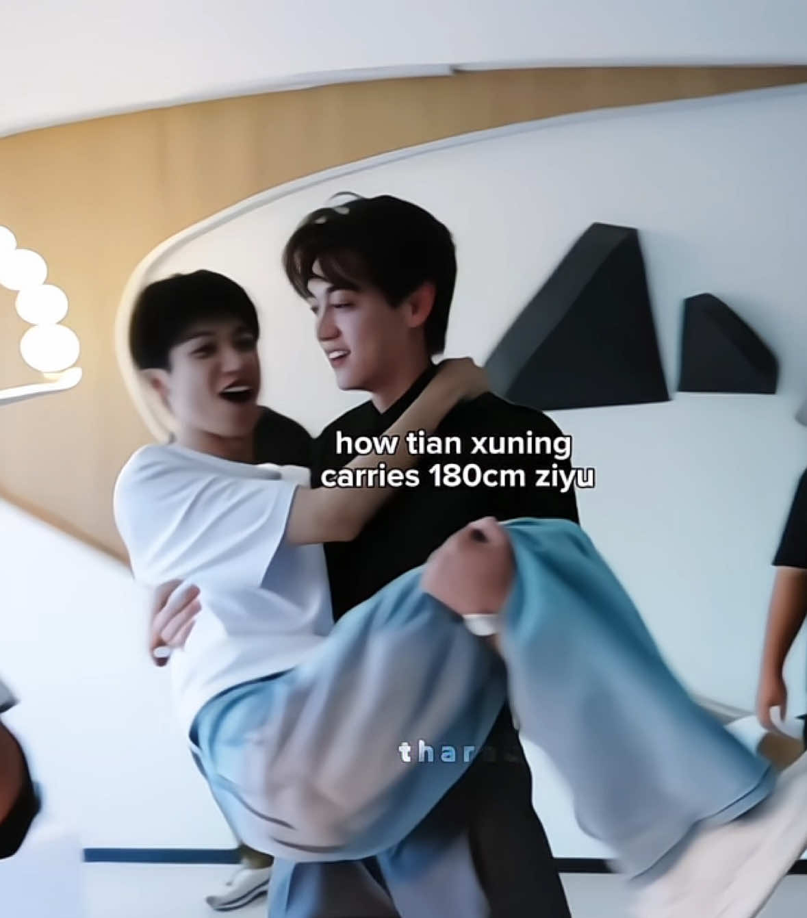 ziyu being 181cm but can be carried easily like a feather by tian 😭 #revengedlove #tianxuning #ziyu #tianziyu 
