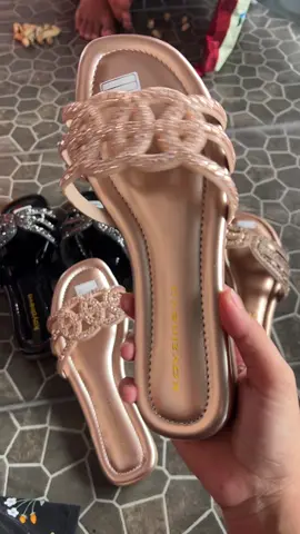 Dari harga 160rb jadi 130rb, buruan chek out beb, siapa tau kalian beruntung dapat harga di bawah itu #sandalwanita #sandalsimplesimpleelegant 