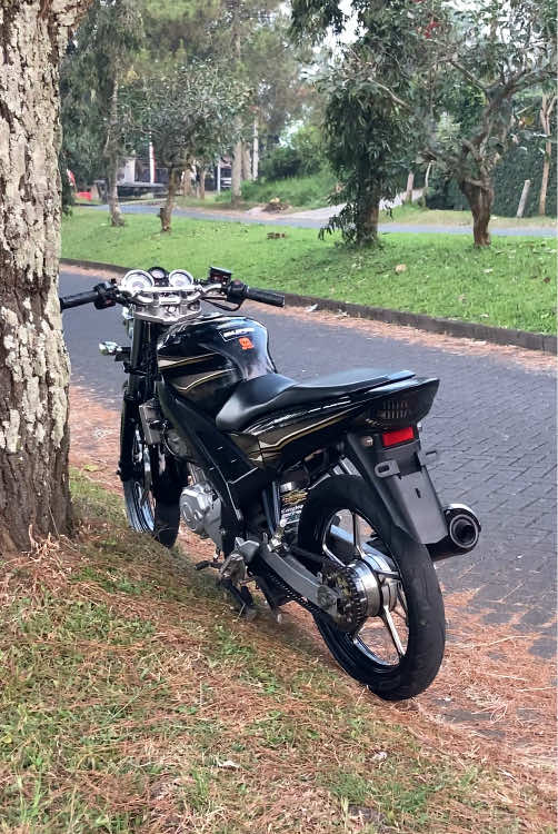 Meng old emng kece 🤙#vixion #vixion_modifikasi #vixionssstyle #pigsen💨 #fyp 