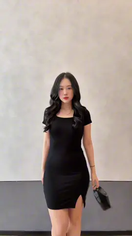 Back to black 🖤 #foryoupage #outfitideas #halofashion #fashiontiktok 