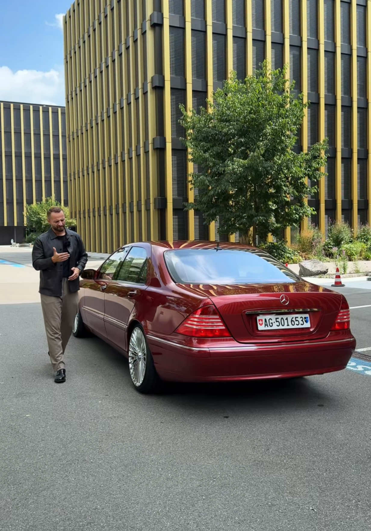 20 Years, 320K KM, and it still looks like it just rolled out of the factory 🔥 #mercedesbenz #mercedes #sclass 