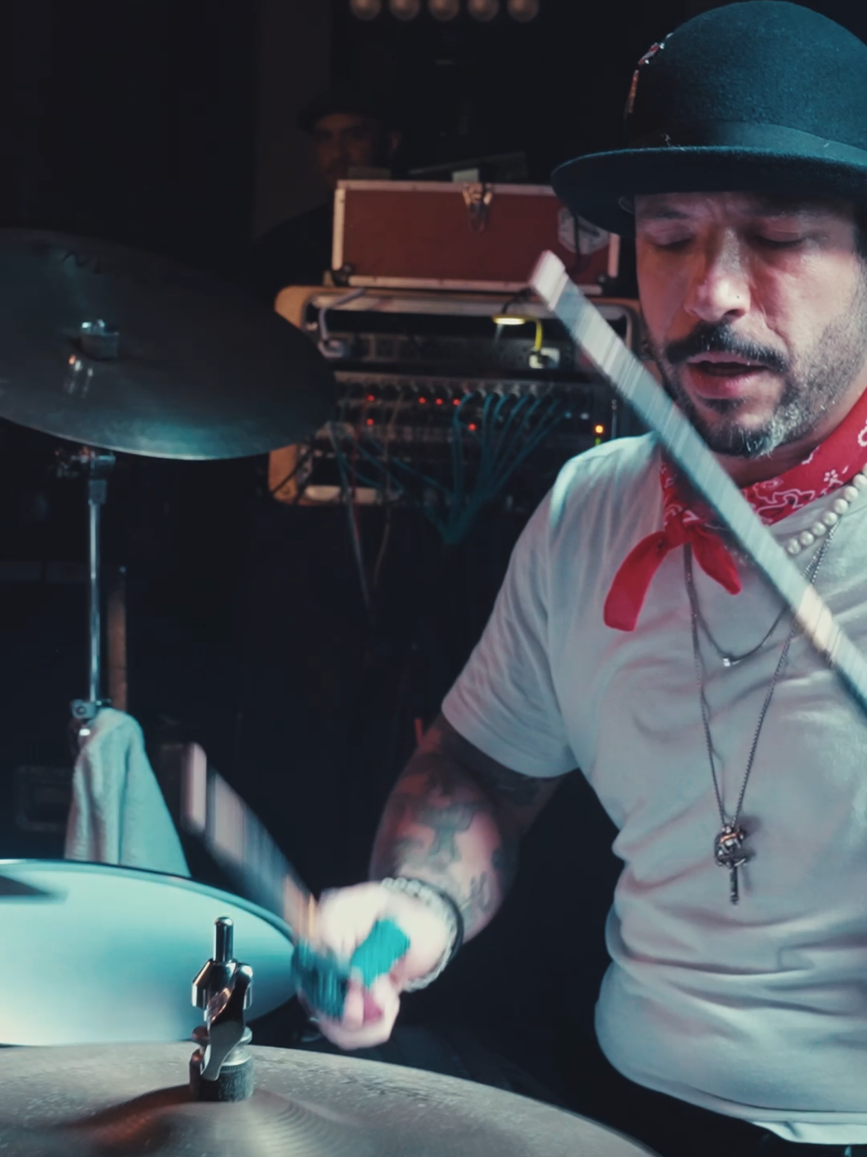 🌊✨ Nuevo single: Contigo Me Siento en el Mar ✨🌊 Ya está disponible en todas las plataformas digitales lo nuevo de El Tambor de la Tribu: 🎶 Contigo Me Siento en el Mar, una canción que celebra a esos amores que se quedan, que resisten y que nos hacen sentir infinitos. 👉 ¿Ya la escuchaste? 🔥 Escúchala ahora en Spotify, Apple Music, Deezer, YouTube y todas las plataformas. 💙 Comparte tu momento con esta canción y súmate a la ola de buena música de El Tambor de la Tribu, la banda de pop rock latino más importante de Guatemala. #ContigoMeSientoEnElMar #ElTamborDeLaTribu #NuevoSingle #PopRockLatino