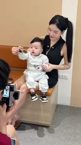 1 tuổi đã nhà ai cho con đi XKLĐ chưa ạ? Chứ đi chụp mẫu thế này chẳng kiếm được bao nhiêu đâu ạ 😪 #methoc 