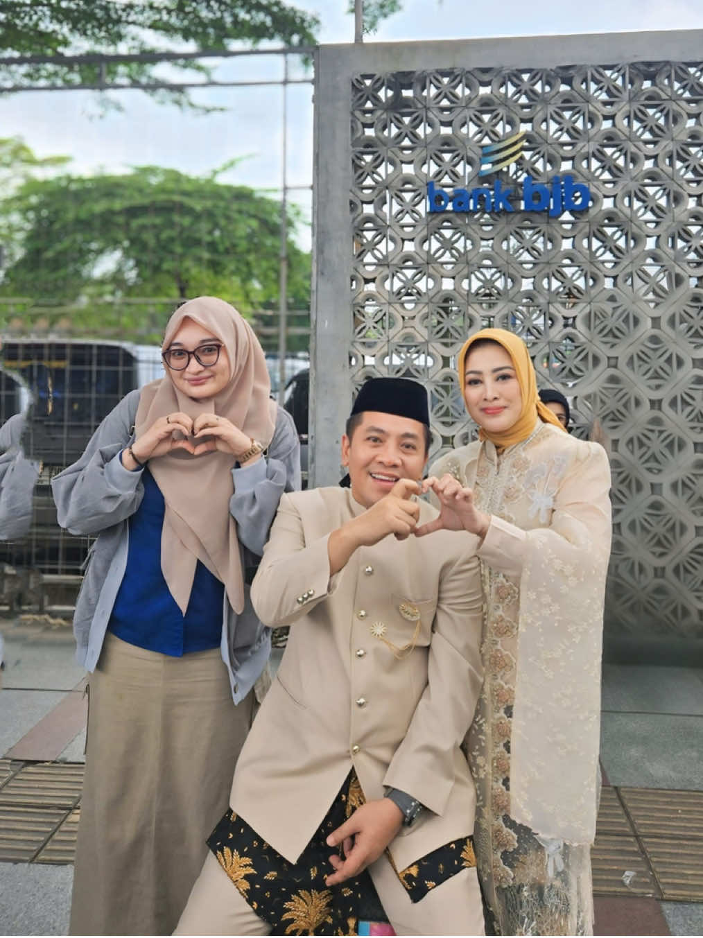 Wilujeng Milangkala Jawa Barat nu ka 80tahun, mugia salawasna dipaparkeun rahmat jeung karaharjaan 🥳🌸 #jabaristimewa #lemburdiuruskotaditata #banggajadiwargajabar #fyp #republikindonesia🇮🇩 