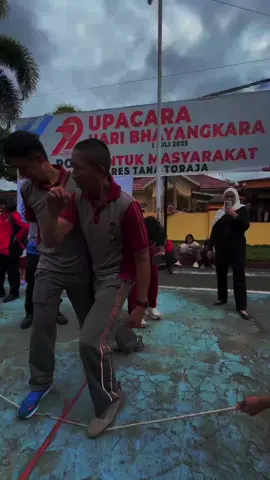 seru2an tarik tambang. #fypfiral #polwanbhayangkari #merdekadalamkreasi #polrestanatoraja 