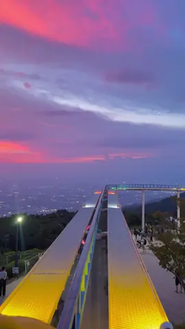 ⪩⪨ ˚Amazing sunset view😍🎢🎡 ⊹すごい景色だ！#ikomasanjoamusementpark #nara #osaka #japan 