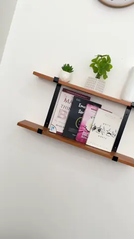 Yang suka warna monokrom harus merapat teman-teman 😍🤩#gm #woodenprojects #rakdinding #promomerdeka #rakserbaguna 