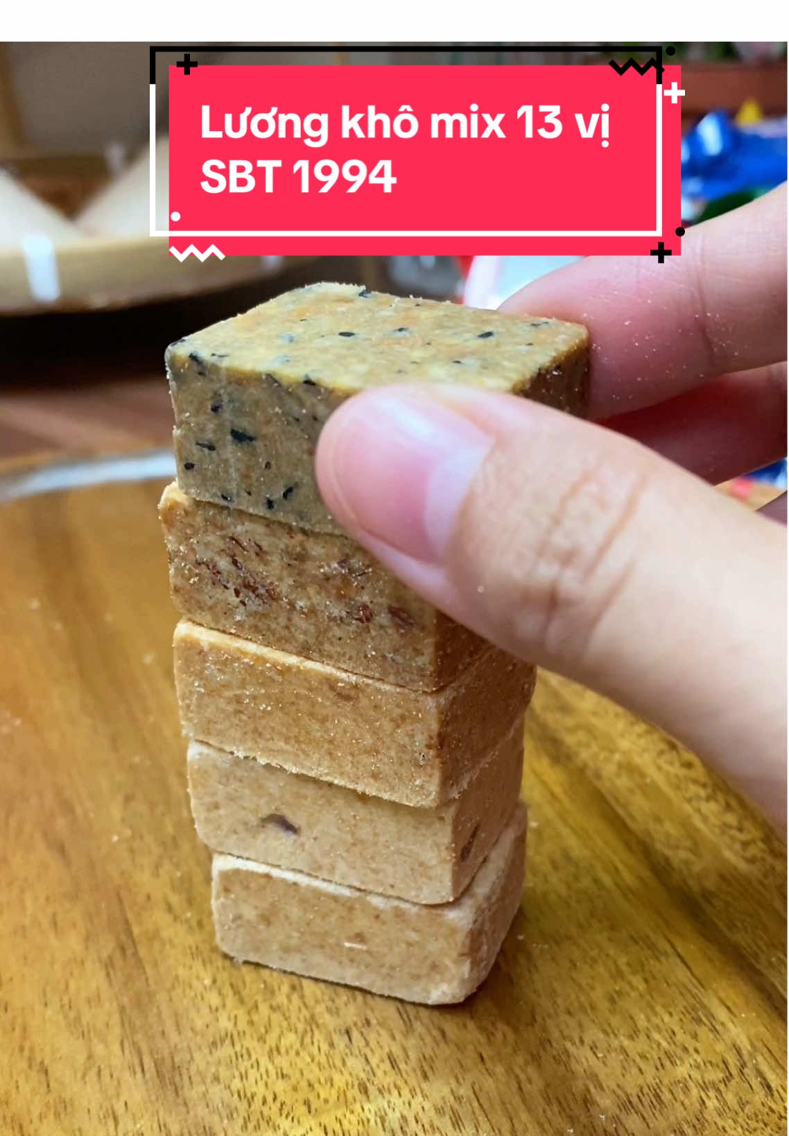 Lương khô mix 13 vị mềm dễ cắn, thơm bùi rõ từng vị. Ai đang quan tâm về lương khô nên thử qua hiệu SBT 1994 này nghen mọi người #nhunguyen28 #review #luongkho #luongkhomini #ancungtiktok 