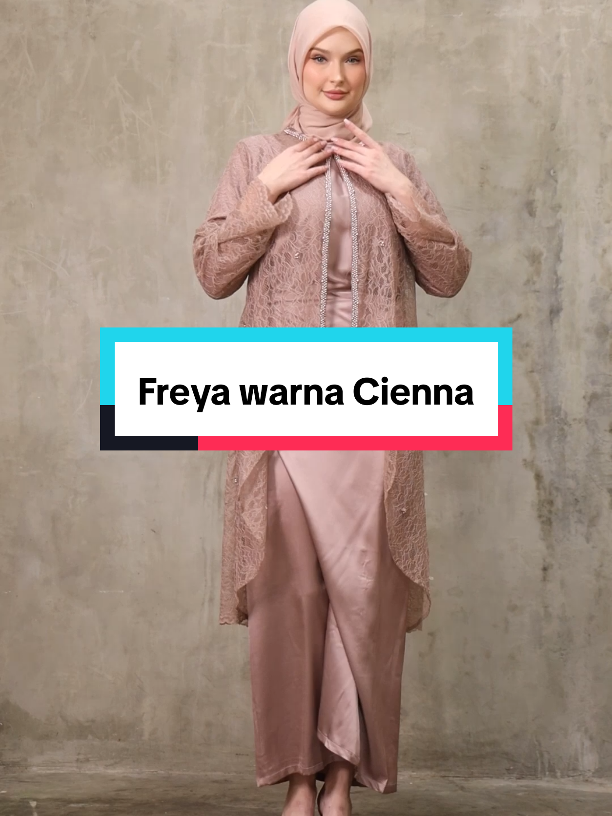 model Freya warna Cienna #brukat #kebayaengegement #kebaya #outfikondangan #fyp 