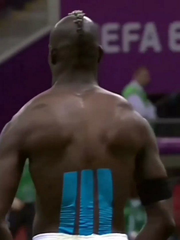 Super Mario Balotelli 🇮🇹 super goal against Neuer . EURO 2️⃣0️⃣1️⃣2️⃣ . . . #euro2012 #balotelli #mario_balotelli #mariobalotelli #germany #deutschland🇩🇪 #deutschland #italy #italy🇮🇹 