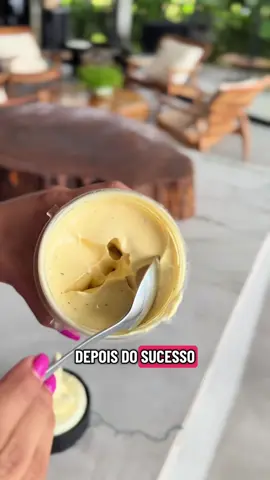 Manga docinha, maracujá azedinho, leite de coco geladinho e whey pra fechar com chave de ouro! 4 cubos de leite de coco ou iorgute natural  1/2 manga palmer congelada  1/2 maracujá  1 dose de whey protein ( de coco ou baunilha) Bata tudo até ficar cremoso e aproveite essa combinação refrescante, tropical e proteica! Se quiser um toque extra, finalize com coco ralado, sementes de chia ou maracujá   Qual whey vocês usam?  #receitas #receitasfit #receitasfacil #alimentacaosaudavel 