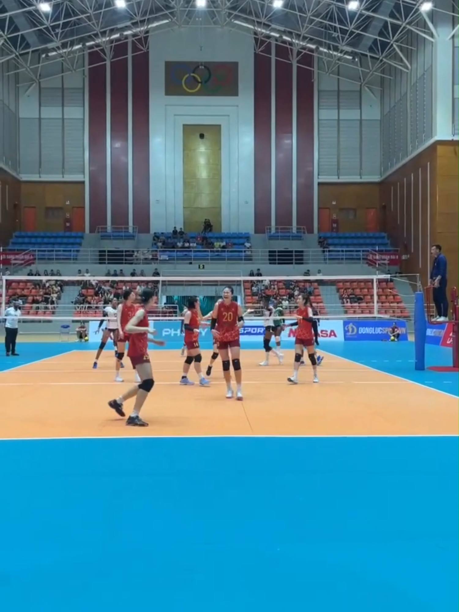 Kiều Trinh chốt hạ set 2 với pha đập sau vạch 3m đầy dũng mãnh 😍 #bongchuyenvietnam #Phumy #PVFCCo #volleyball #bongchuyen #sportsontiktok