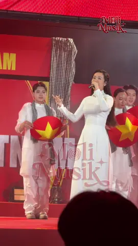 Phương Mỹ Chi hào hứng vs tiết mục của NSND Thanh Thuý và Võ Hạ Trâm #phuongmychi #vohatram #madeinvietnam #molimusik #moligroup 
