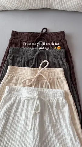 I’m obsessed with the striped pattern —classic but never boring ✨☁️#trousers #wideleg #pants #dailywear #trousersoutfit #widelegtrousers #womenswear #spotlight #tiktokmademebuyit 