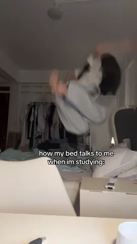I WAS STRUGGLING TO GET ON THE CHAIR TO JUMP #bed #study #school #sleep #relatable 