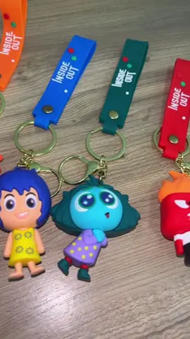 ✨ Chaveiros Divertida Mente super fofos em 3D! Perfeitos para chaves, bolsas ou mochilas. 👉 Disponíveis em várias cores e personagens para você escolher o seu favorito! 🧡💙💚❤️💜#divertidamente2 