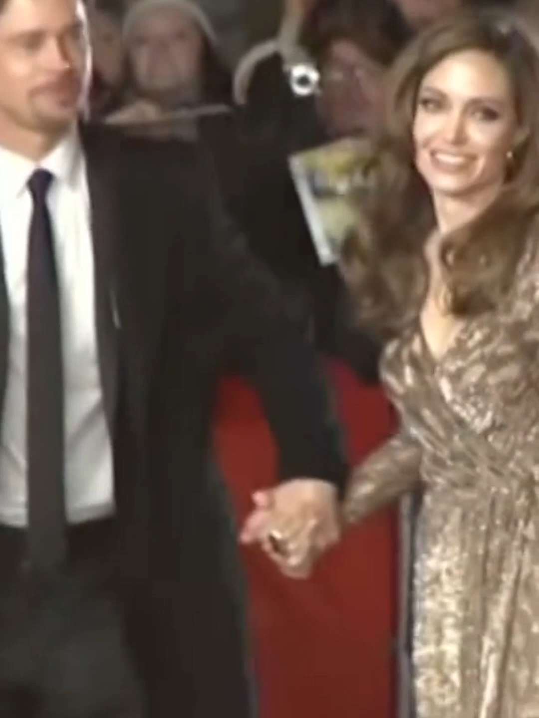Brad Pitt profite enfin de la vie après son divorce avec Angelina Jolie ! 😍 #pourtoi #fyp #bradpitt #angelinajolie
