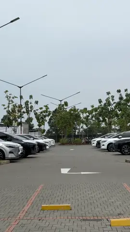 X peng udah mulai banyak terlihat di jalan 🤩 #carspotting #xpeng #carsoftiktok #fypシ゚ 