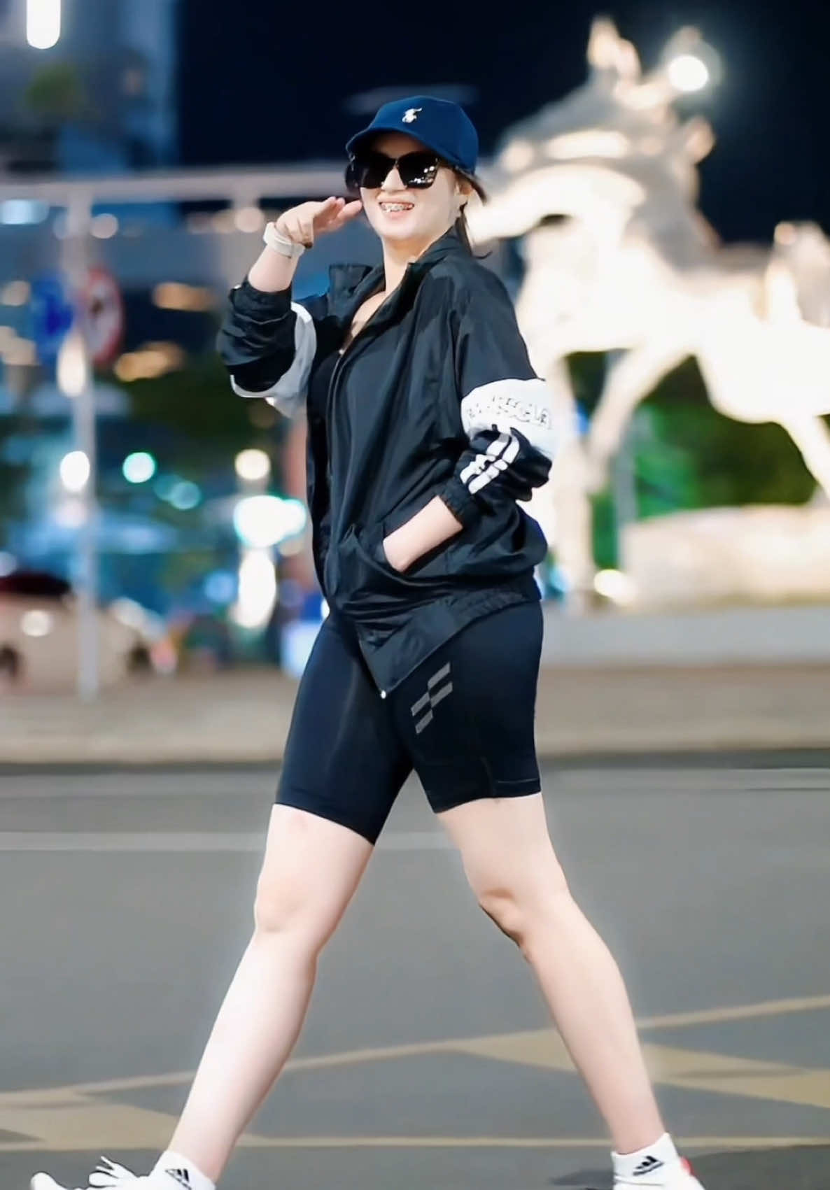 Spill Outfit klik keranjang Kuning yach 🖤🖤🖤 #promomakanmerdeka #fyppppppppppppppppppppppp #fypシ゚ #tiktokshop #rokpendek #runningstyle #bajuolahraga #tokopedia #ootdolahragacantik😍 #kacamata #ootdjogging #outfitolahraga #kaoskaki #celanapendek #jaket #jaketolahraga 