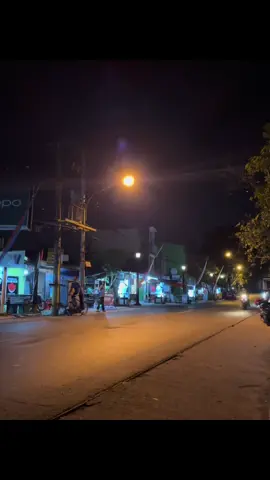 kisahe sopo iki #lirikmusik #overlaylyrics #liriklagujawa #liriklaguviral 