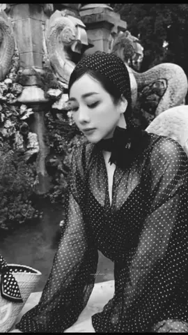 Đừng mong ai hiểu hết nỗi buồn, vì đó là hành trình riêng của trái tim. Hãy học cách dịu dàng với chính mình, rồi bình yên sẽ đến, như một mùa hoa nở muộn 🖤. #vhp  #Cúnbông  #vũhồngphúc  #fyp 