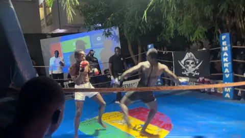 🔥 Fight Night WAC – Restaurant @Le QG Bamako 🔥 Après un duel très intense et disputé, c’est finalement Mahamat Diawara qui s’impose à la décision des arbitres face à Tiemoko Traoré . 🥊💥 👉 C’était le 2e combat sur 5 d’une carte explosive qui a tenu toutes ses promesses ! La WAC, là où chaque combat écrit l’histoire… ⚡#lpnjf🏴‍☠️🦍 #fight #africa 