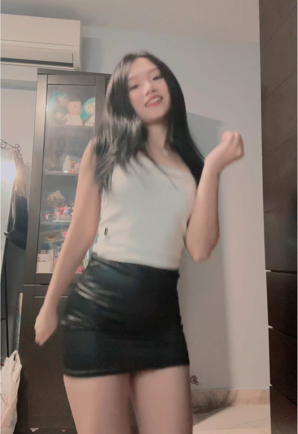 Can i wear this outfit to work? 🥰 #outfit2025 #work #officelady #cute #girl 