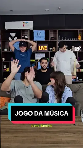 O Tuts tinha muito essa na bag | @malu & tranks @Tranks 